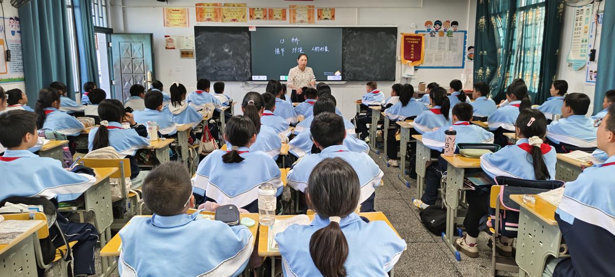 用爱与智慧照亮教育之路 ——记沅陵县鹤鸣山小学教师陈芸图3