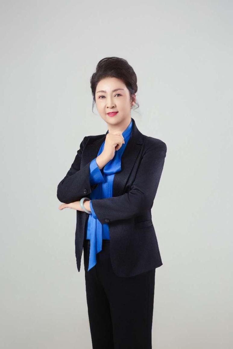 板材女王杨新芳：三十载逐梦路，铸就行业传奇